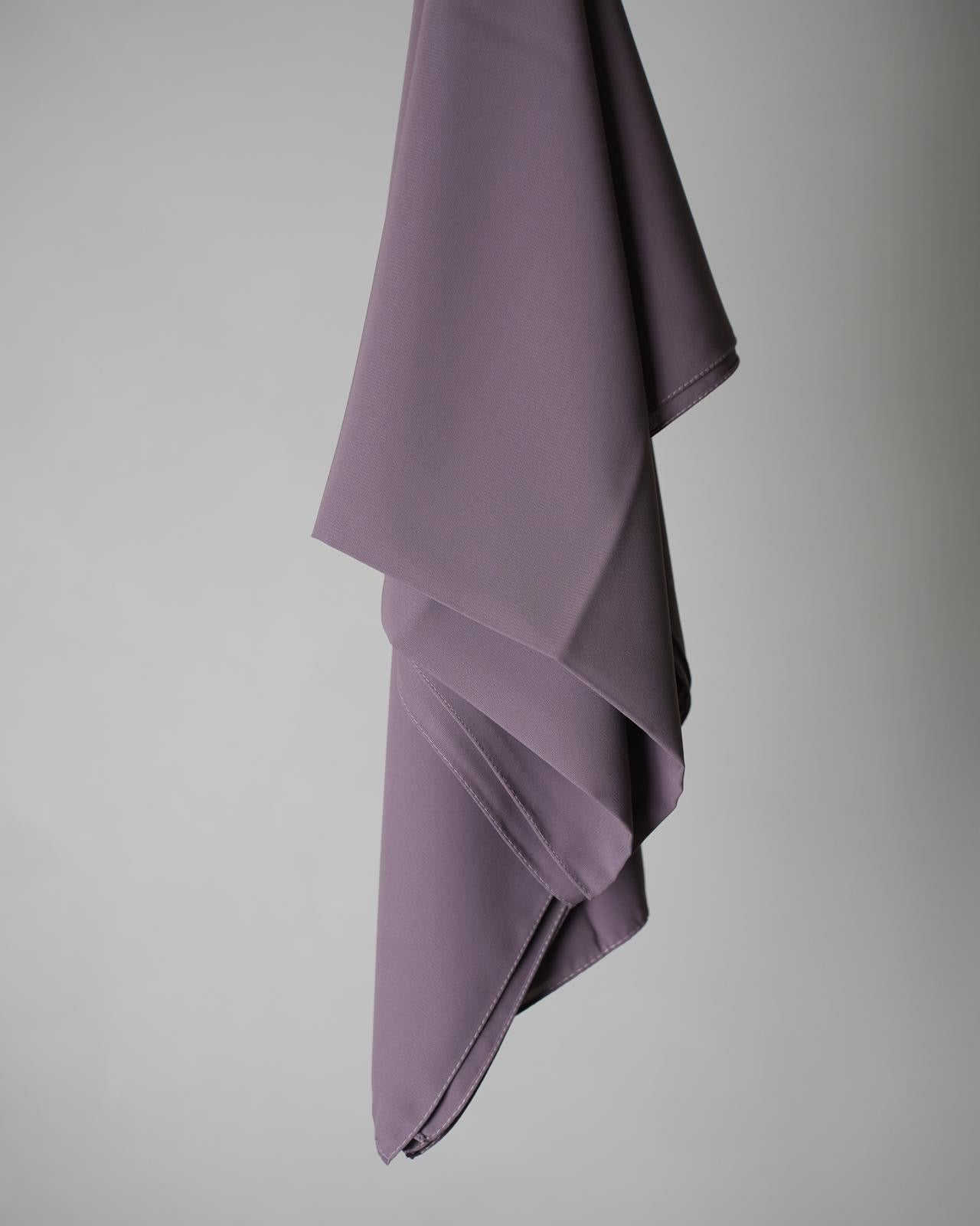 Hijab di seta di Medina