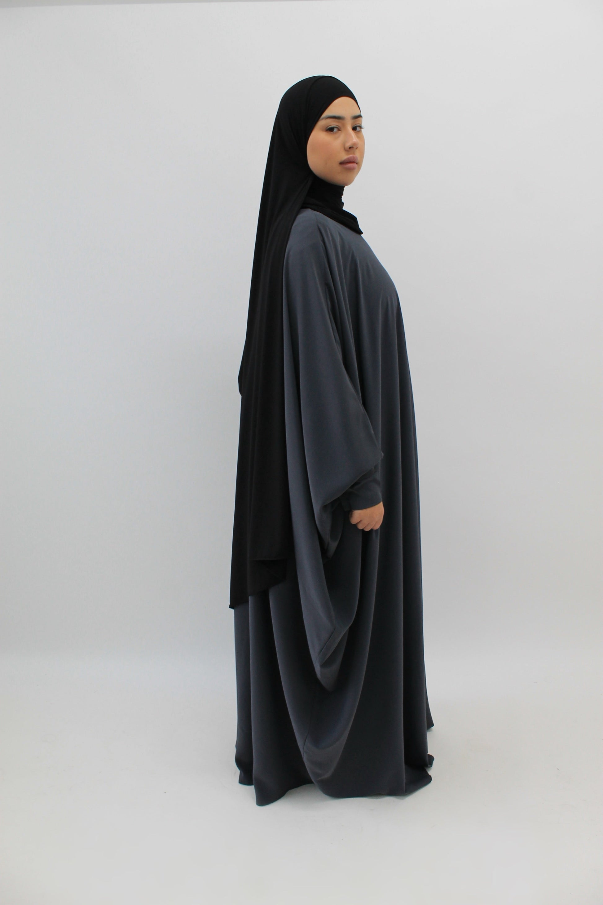 LA ABAYA QAMAR Gris foncé