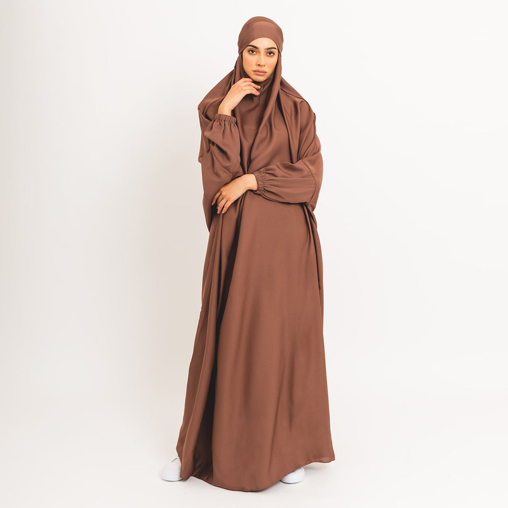 Classico khimar marrone con polsini elasticizzati e laccio sul retro