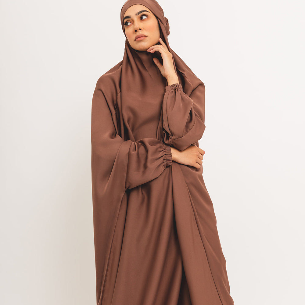 Classico khimar marrone con polsini elasticizzati e laccio sul retro