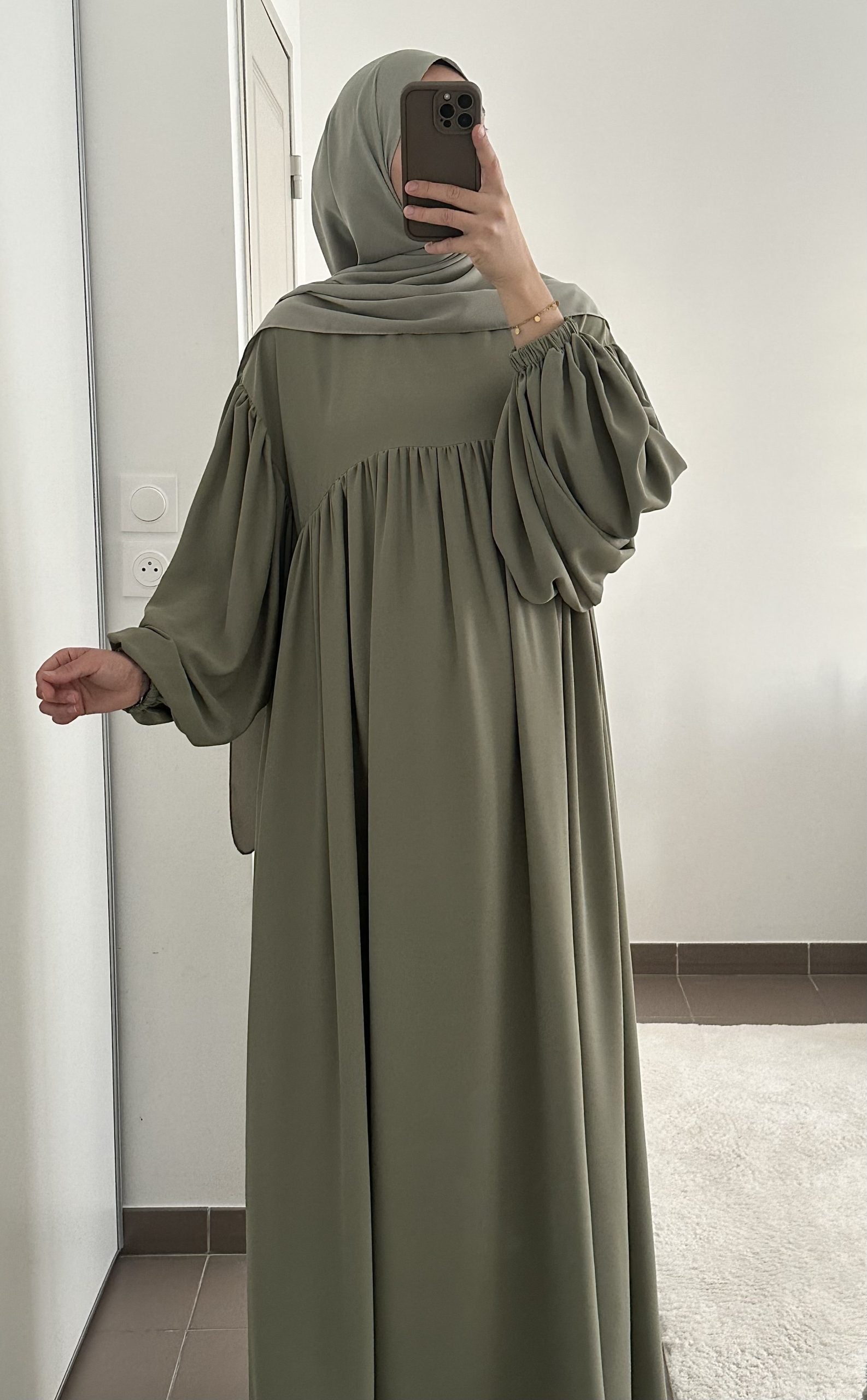 Abaya Rayhana in seta Medina